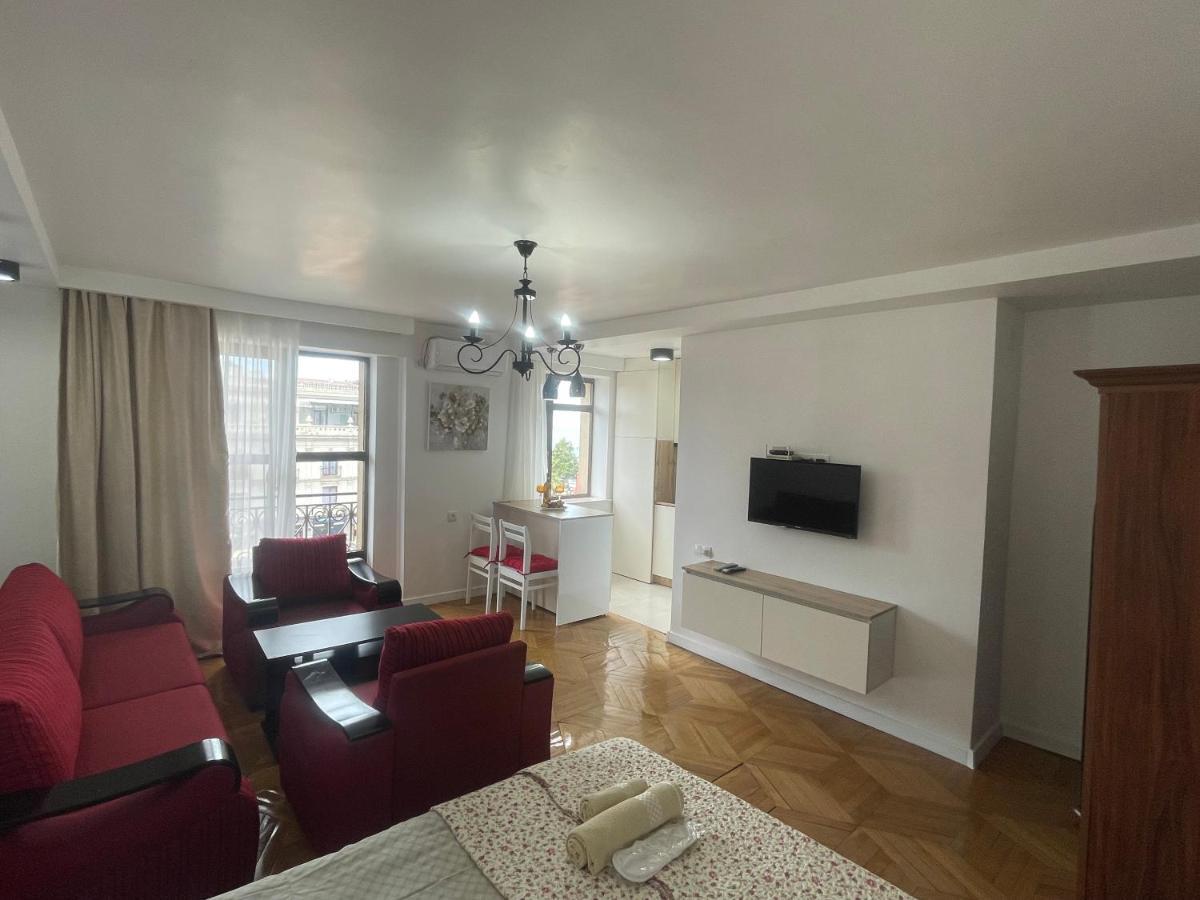 Apartment 2 Minutes From The Sea باتومي المظهر الخارجي الصورة