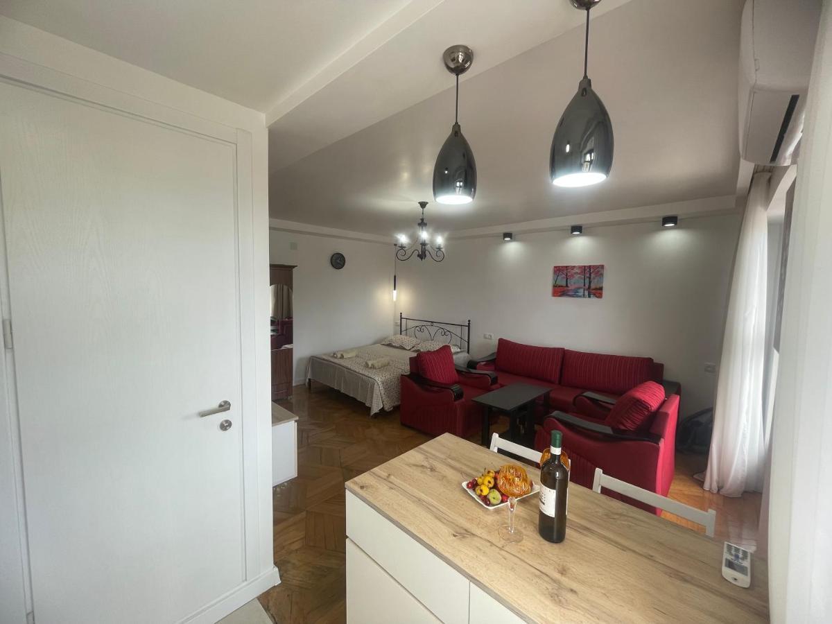 Apartment 2 Minutes From The Sea باتومي المظهر الخارجي الصورة