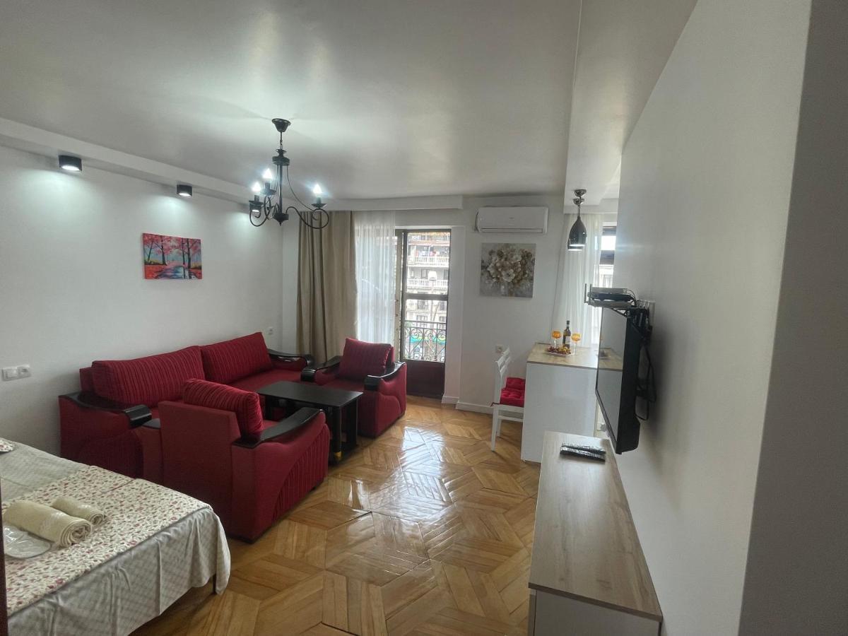 Apartment 2 Minutes From The Sea باتومي المظهر الخارجي الصورة