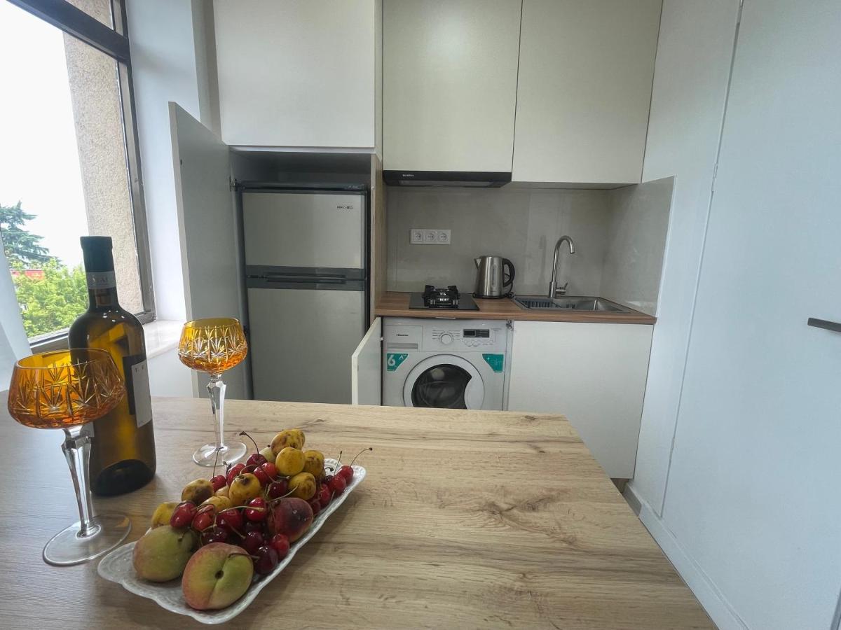 Apartment 2 Minutes From The Sea باتومي المظهر الخارجي الصورة
